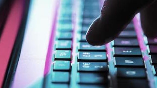 Un giovane era stato ricattato da un finto poliziotto