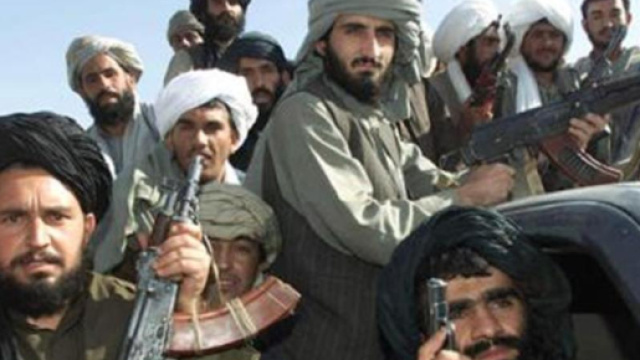 Guerriglieri armati in Afghanistan