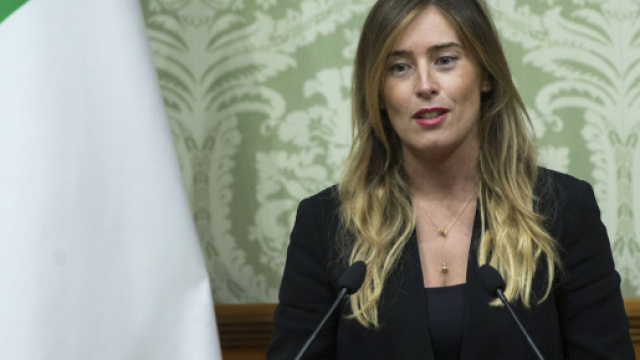 Le prime mise estive di Maria Elena Boschi. Tutte le foto ... - formiche.net