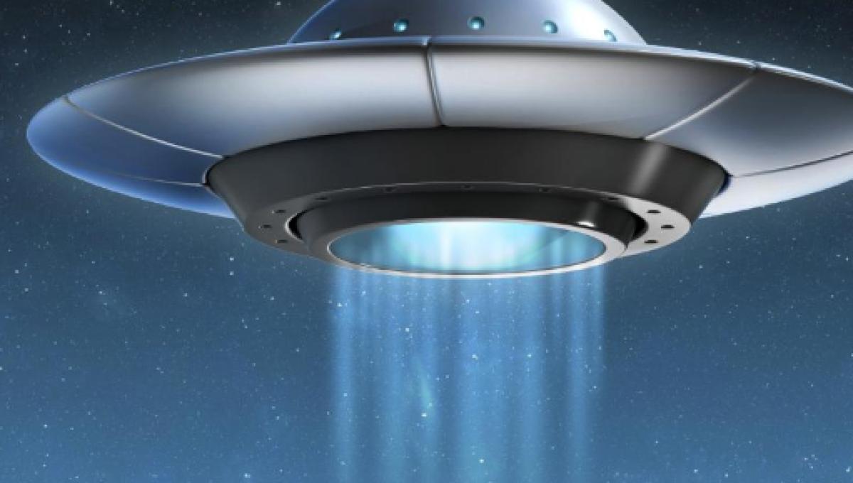 Alieno viene filmato mentre entra in Ufo in Italia? Ecco la clip