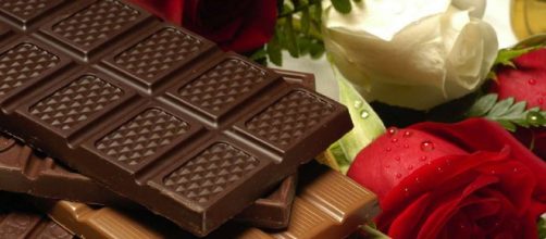 Dark chocolate is a healthier choice for Valentine's Day. (Image via Skeeze Pixabay).