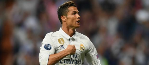 Cristiano Ronaldo ha reiterado su deseo de quedarse en el Real Madrid. Cristiano Ronaldo ha reiterado su deseo de quedarse en el Real Madrid.