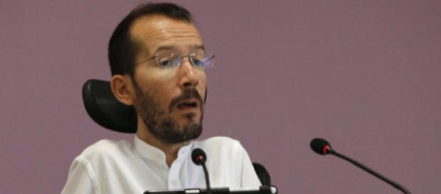 Echenique critica las fotos de la Familia Real en twitter Echenique critica las fotos de la Familia Real en twitter