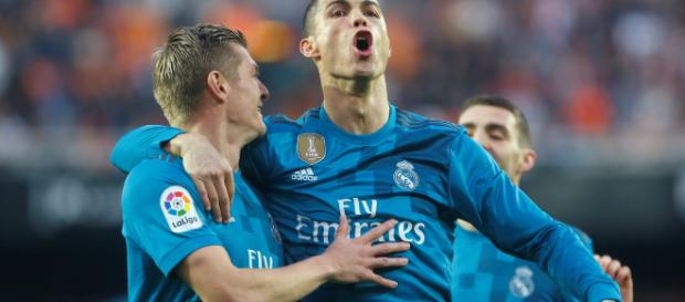 El Madrid golea al Valencia, y se coloca tercero en La Liga. El Madrid golea al Valencia, y se coloca tercero en La Liga.