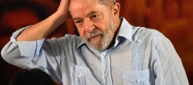 Juiz de Brasília determinou apreensão do passaporte do ex-presidente Lula Juiz de Brasília determinou apreensão do passaporte do ex-presidente Lula