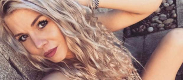 Les Marseillais Australia : Face aux nombreuses critiques, Jessica publie un doigt d'honneur ! Les Marseillais Australia : Face aux nombreuses critiques, Jessica publie un doigt d'honneur !