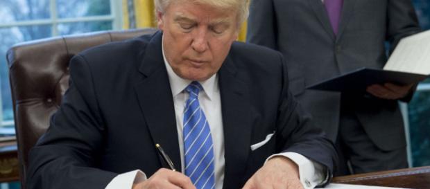 noticias internacionales Trump firmará orden para mantener abierto ... - planoinformativo.com noticias internacionales Trump firmará orden para mantener abierto ... - planoinformativo.com
