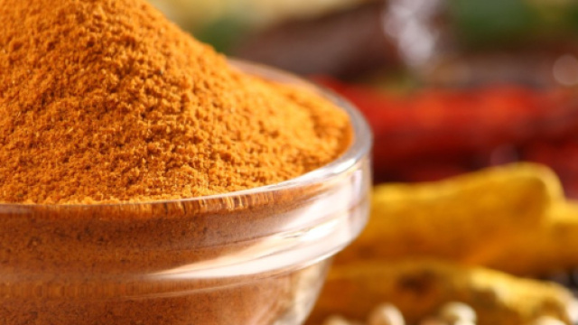 La curcuma è una spezia che aiuta anche a dimagrire.