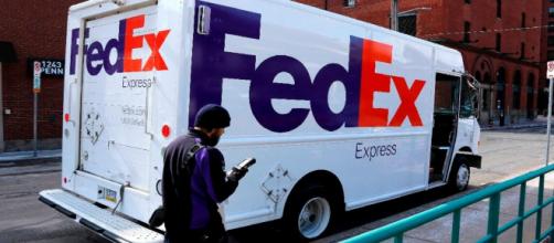 FedEx invierte miles de millones como resultado del impuesto de Donald Trump