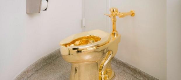 A New York, l'ultima provocazione di Cattelan: si chiama 'America' - ilgazzettino.it A New York, l'ultima provocazione di Cattelan: si chiama 'America' - ilgazzettino.it