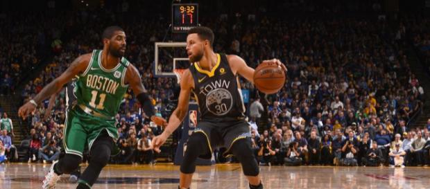 Irving y Curry demostraron porque son los mejores bases de la liga Irving y Curry demostraron porque son los mejores bases de la liga