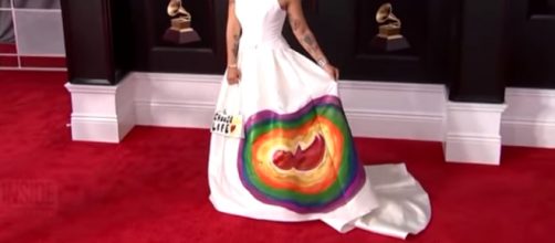 Joy Villa's hideious dress wins worst Grammy outfit. (Image via Inside Edition Youtube screencap).