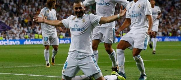 Benzema junto a sus compañeros.. Benzema junto a sus compañeros..