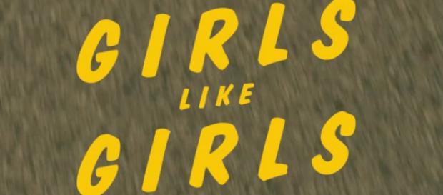 © Extrait du clip "Girls like girls", Hayley Kiyoko, 2015 © Extrait du clip "Girls like girls", Hayley Kiyoko, 2015