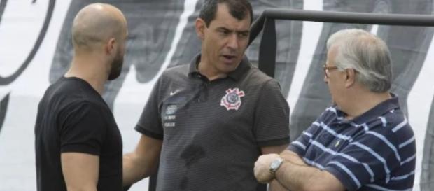 Corinthians decide quem será o novo centroavante Corinthians decide quem será o novo centroavante