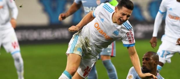 Duel de chiffonniers entre les jeunes internationaux français Thauvin et Sidibé Duel de chiffonniers entre les jeunes internationaux français Thauvin et Sidibé