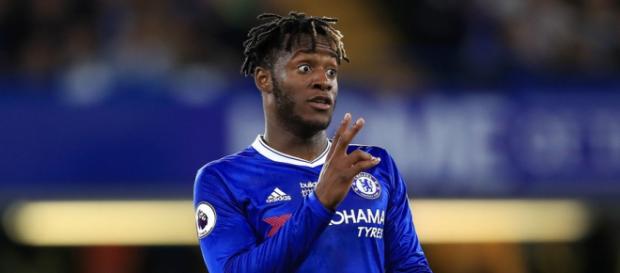 El belga anota doblete para la victoria vs Newcastle. El belga anota doblete para la victoria vs Newcastle.