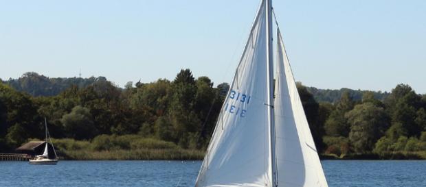Familia recorre el mundo en un bote de vela Familia recorre el mundo en un bote de vela