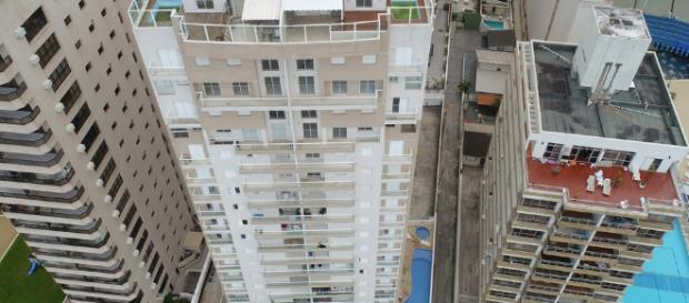 Moro manda leiloar triplex atribuído a Lula Moro manda leiloar triplex atribuído a Lula