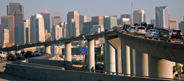 Traffic in downtown San Francisco Freeway, California. - [Image credit – Wonderlane / Wikimedia Commons) Traffic in downtown San Francisco Freeway, California. - [Image credit – Wonderlane / Wikimedia Commons)