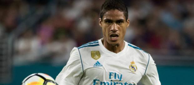 Varane lesionado de la rodilla Varane lesionado de la rodilla