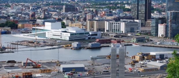 Vista de Oslo com a Casa da Ópera ao fundo Vista de Oslo com a Casa da Ópera ao fundo
