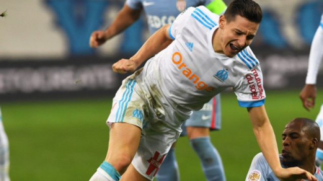 Duel de chiffonniers entre les jeunes internationaux français Thauvin et Sidibé