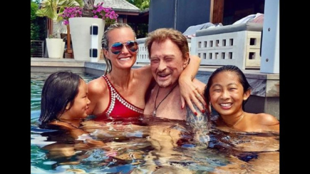 Johnny Hallyday en vacances à Saint-Barthélemy avec sa femme ... - purepeople.com