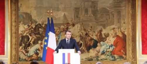 Emmanuel Macron annonce une loi pour lutter contre les fake news - rtl.fr