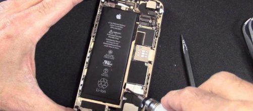 Apple: offerta per la sostituzione batterie anche se la vecchia funziona