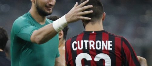 Gigio Donnarumma, 18 anni e Patrick Cutrone, 19, al termine della gara di Europa League contro il Craiova (Fonte: La Gazzetta dello Sport).