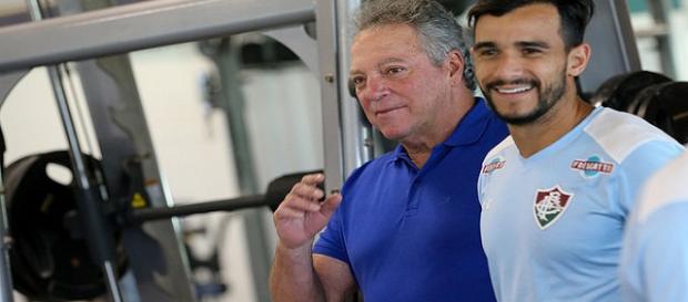 Abel e Henrique Dourado na reapresentação do Fluminense (Foto: Lucas Merçon/Site Oficial do Fluminense FC) Abel e Henrique Dourado na reapresentação do Fluminense (Foto: Lucas Merçon/Site Oficial do Fluminense FC)