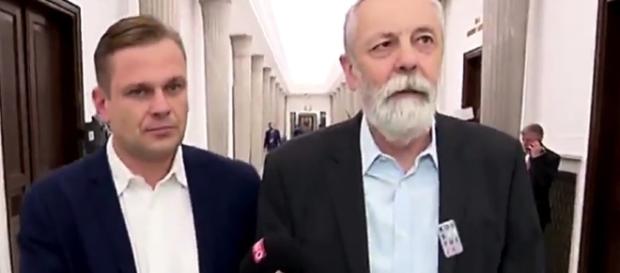 Grupiński zaatakował fizycznie reportera TVP Info (fot. tysol.pl) Grupiński zaatakował fizycznie reportera TVP Info (fot. tysol.pl)