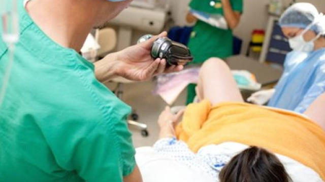 Immigrato entra in una sala parto durante il travaglio: ecco cosa &egrave; accaduto