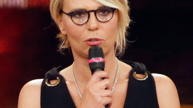 Sanremo 2017, Maria De Filippi: piccolo incidente dietro le quinte ... - retenews24.it