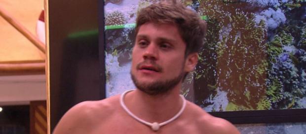 Breno acabou mostrando demais na noite de ontem Breno acabou mostrando demais na noite de ontem