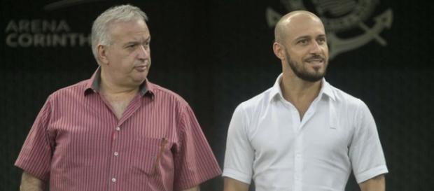 Diretoria do Corinthians continua em busca de reforços no mercado Diretoria do Corinthians continua em busca de reforços no mercado