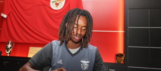 Dos grandes Clubs interesados en Tavares. Dos grandes Clubs interesados en Tavares.