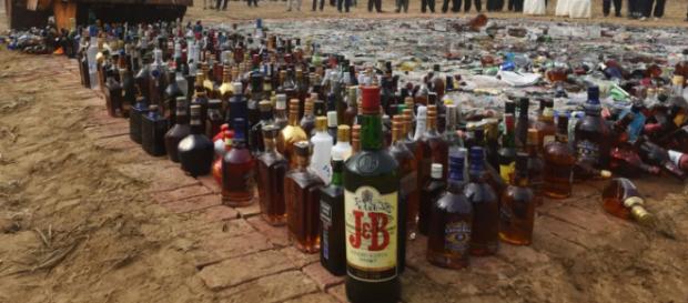 El alcoholismo es un padecimiento que genera una fuerte necesidad y ansiedad de ingerir alcohol. El alcoholismo es un padecimiento que genera una fuerte necesidad y ansiedad de ingerir alcohol.