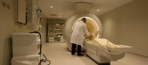 Hombre muere tras ser 'succionado' por una máquina de resonancia ... - lavanguardia.com Hombre muere tras ser 'succionado' por una máquina de resonancia ... - lavanguardia.com