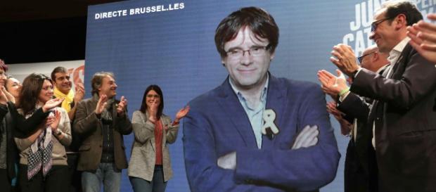 Los independentistas creen firmemente que si la secesión no puede llevarse a cabo por cauces legales, la ley es mero papel mojado Los independentistas creen firmemente que si la secesión no puede llevarse a cabo por cauces legales, la ley es mero papel mojado