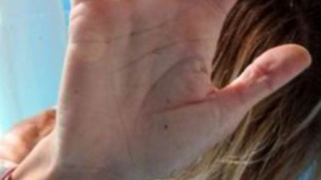 Roma, irretisce 15enne su Facebook e la violenta