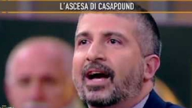 Simone di Stefano porter&agrave; l'Italia fuori dall'Euro e dall'Europa