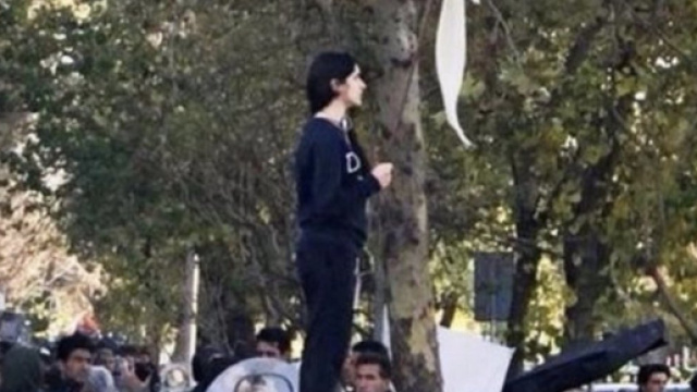 Vida Movahedi a été détenue pendant un mois en prison pour avoir défié le régime