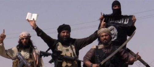 Allarme Interpol: 50 terroristi dell'Isis sbarcati sulle coste siciliane
