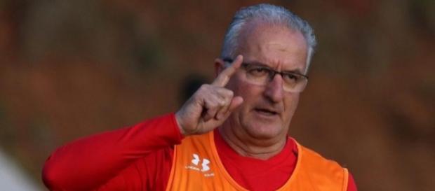 Dorival busca um jogador com as características de Valdívia Dorival busca um jogador com as características de Valdívia