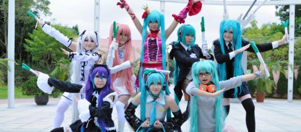 Grupo disfrazado de Hatsune Miku y el resto de los Vocaloid Grupo disfrazado de Hatsune Miku y el resto de los Vocaloid