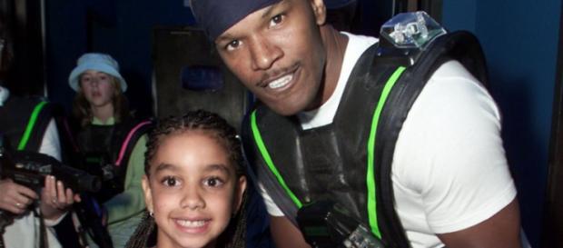 Jamie Fox com a filha Corinne, em criança Jamie Fox com a filha Corinne, em criança