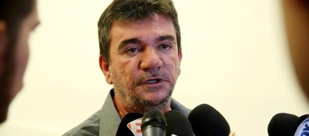 O deputado federal deseja voltar ao futebol O deputado federal deseja voltar ao futebol