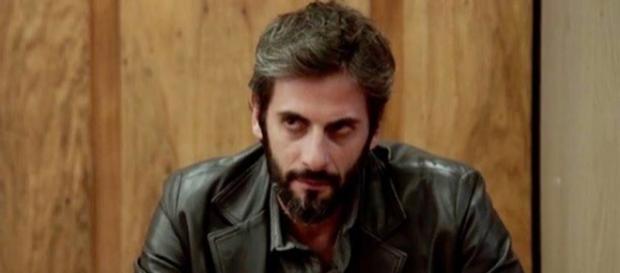 O Outro Lado do Paraíso: Segredo do delegado é revelado e ele vive momentos de terror! (Reprodução/Web) O Outro Lado do Paraíso: Segredo do delegado é revelado e ele vive momentos de terror! (Reprodução/Web)
